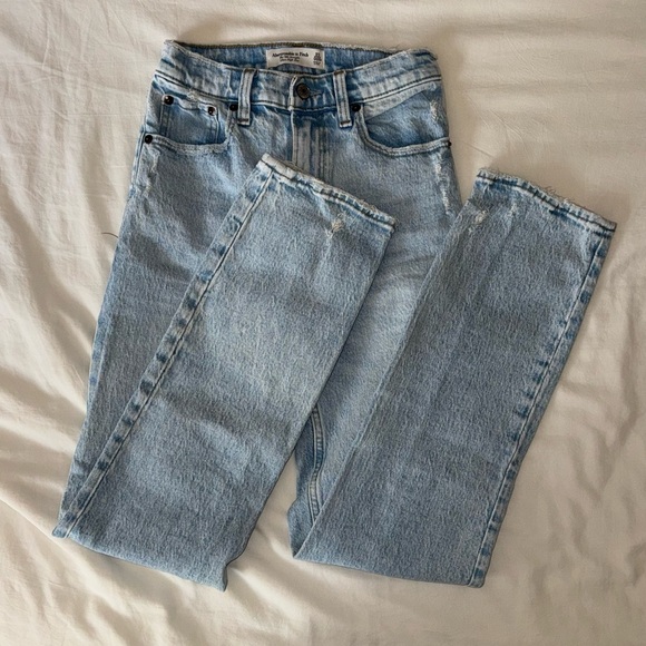 A&F Ultra High Rise 90s Straight Jean - Picture 6 of 7